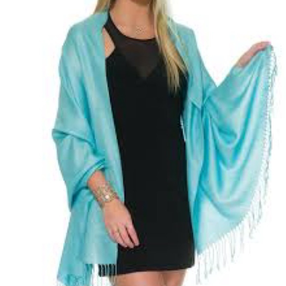 NWOT,Layers by Lizden Marvelush Fringe Light Blue Scarf,Never Worn! - Picture 4 of 5